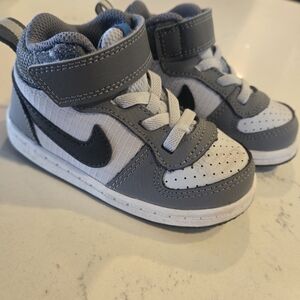 Nike Toddler Gray and White Sneakers